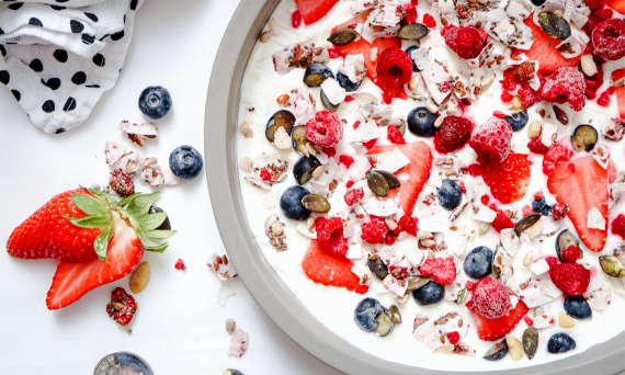 [RECIPE] Frozen yogurt with fruits and keto granola #1