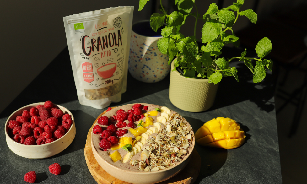 [RECIPE] BIO keto granola in an acai smoothie bowl — healthy high-protein breakfast #11